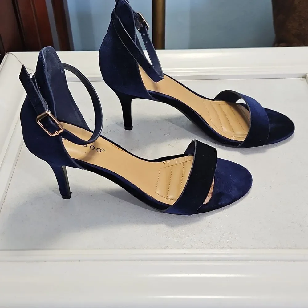 Bamboo Women's Navy Blue Velvet Harleen Heels Size 5.5M